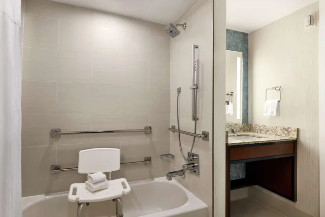 غرفة بسريرين كوين لذوي الإعاقة، Hilton Garden Inn Carlsbad Beach 2/2