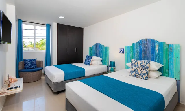 جناح جونيور بسرير مزدوج وسرير فردي بغرفة نوم واحدة مع أريكة، White Coral Apartasuites 1/1