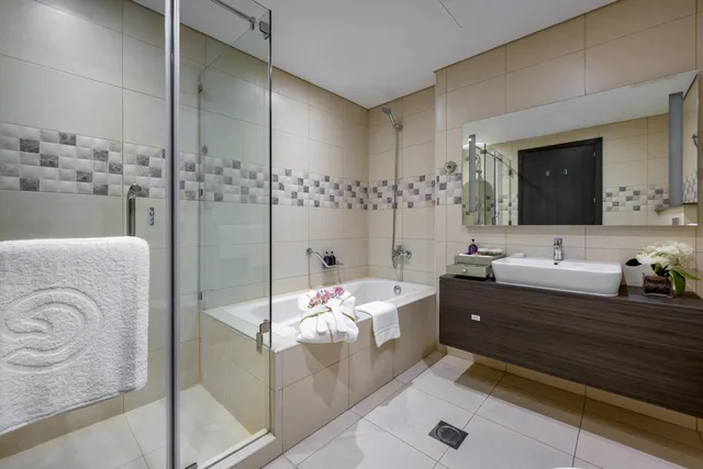 إقامة تنفيذية بسرير كينج بإطلالة على المدينة بغرفتي نوم، Centara West Bay Hotel and Residences Doha 3/4