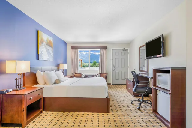 Room, Triple, King Bed, Days Inn By Wyndham Golden 3/3