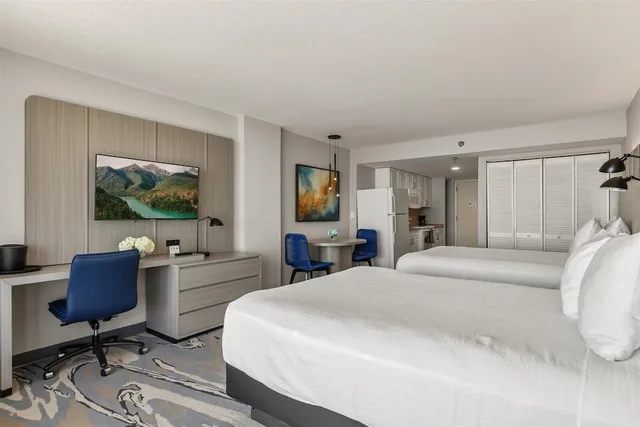 غرفة قياسية بسريرين كوين بإطلالة جزئية على البحر بمطبخ، Nautilus Inn 10/10