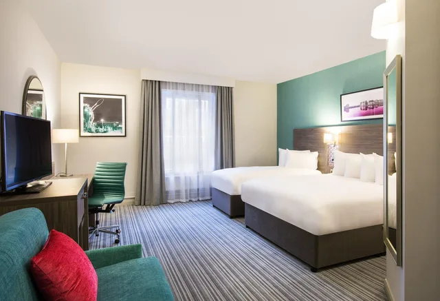 غرفة سوبيريور ثلاثية بسرير مزدوج وسرير فردي، Leonardo Hotel Belfast 2/2