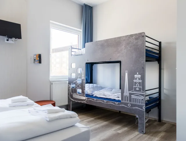 غرفة عائلية بسريرين منفصلين وسرير بطابقين، A&O Copenhagen Norrebro 2/4