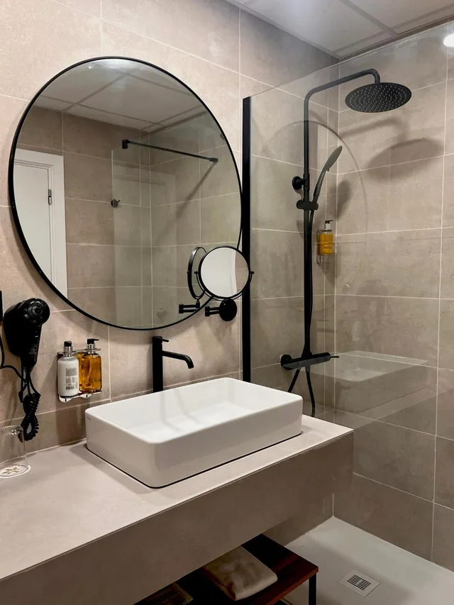 غرفة بسريرين منفصلين بإطلالة على البحر، Hotel Sinerama 7/7