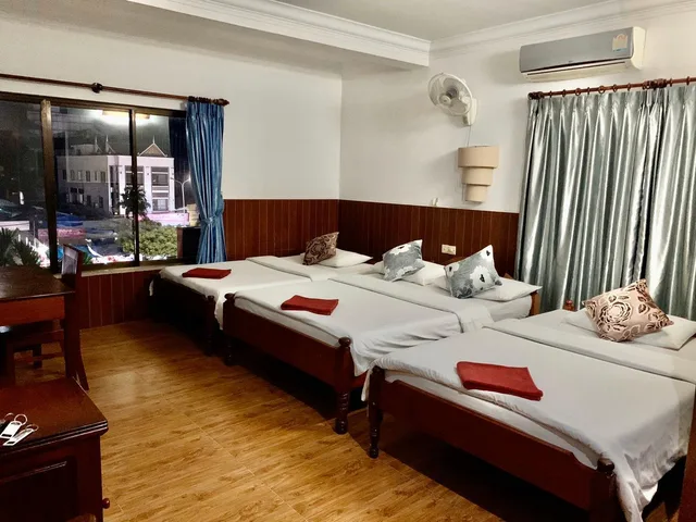 غرفة ثلاثية، Jasmine Lodge 1/2