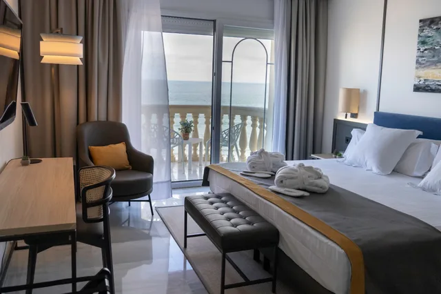 غرفة ديلوكس بسرير مزدوج بإطلالة على البحر، Urh Sitges Playa Hotel 1/6