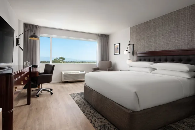 Room, 2 Double Beds, Sheraton Ontario Airport Hotel 2/10