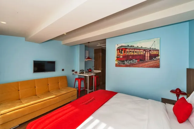 جناح ديلوكس بسرير كينج بشرفة مع أريكة، Hotel Taksim Nis (ex. Endless Hotel Taksim) 4/7