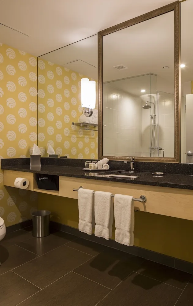 غرفة قياسية بسرير كوين لذوي الإعاقة، Hotel Indigo Pittsburgh East Liberty 3/5