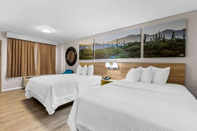غرفة بسريرين كوين للمدخنين، Days Inn by Wyndham Buckeye 2/8