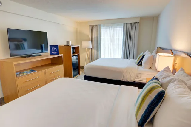 Room, Queen/Queen, No Balcony, Guy Harvey Resort St. Augustine Beach 3/4