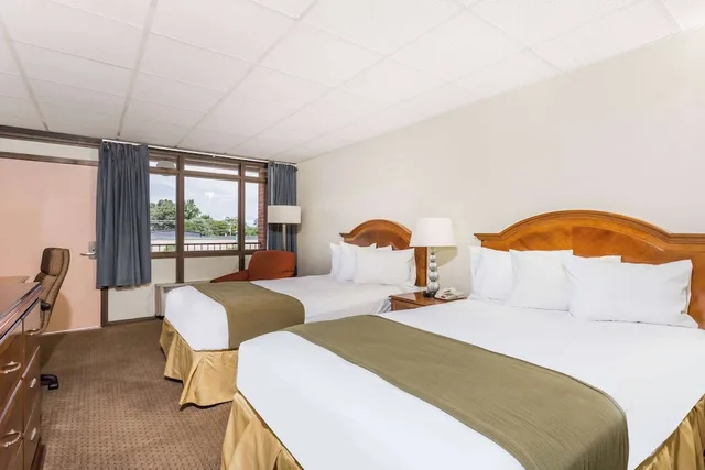 غرفة قياسية بسريرين مزدوجين، Days Inn By Wyndham Bedford 1/2