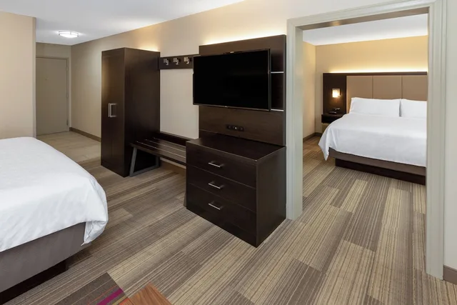 جناح بسريرين كينج مع أريكة، Holiday Inn Express Minden 1/3