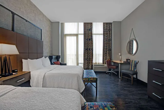 غرفة بسريرين كوين بشرفة بحوض استحمام لذوي الإعاقة، Hampton Inn & Suites Austin At The University / Capitol 4/10
