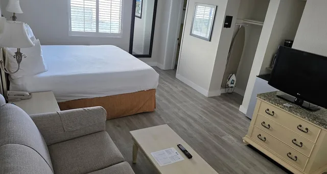 فيلا بسرير كينج مع أريكة، Best Western Ocean Sands Beach Resort 2/5