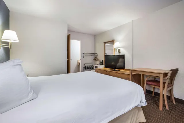 غرفة بسرير كوين، Days Inn by Wyndham Mackinaw City/Bridgeview Area 6/9