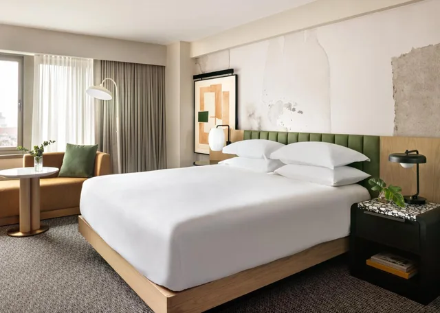 Essential, King Bed, Bathtub, Accessible، Hotel Kimpton Hotel Theta 3/10