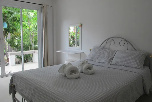 بنغل بسرير مزدوج، Charlie's Bungalow 1/4
