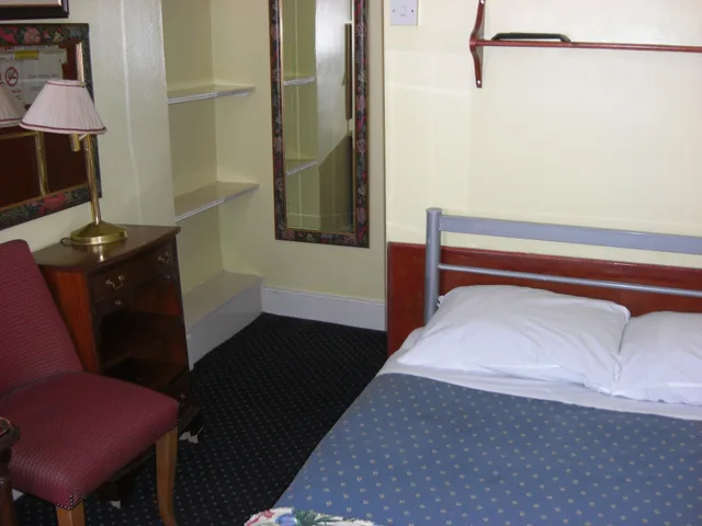 غرفة بسرير مزدوج بحمام مشترك، Albany Hotel 1/6