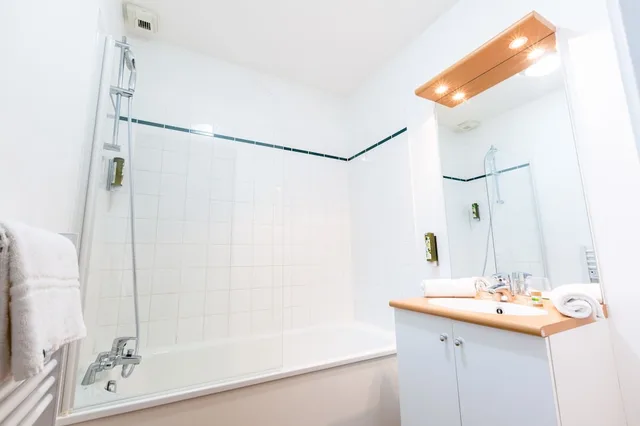 شقة بسريرين مزدوجين مع أريكة، Cerise Nantes Atlantis 3/3