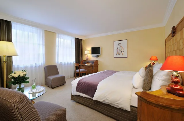 Room, Double Bed, Balcony, South Wing، Romantik Alpenhotel Waxenstein 4/8