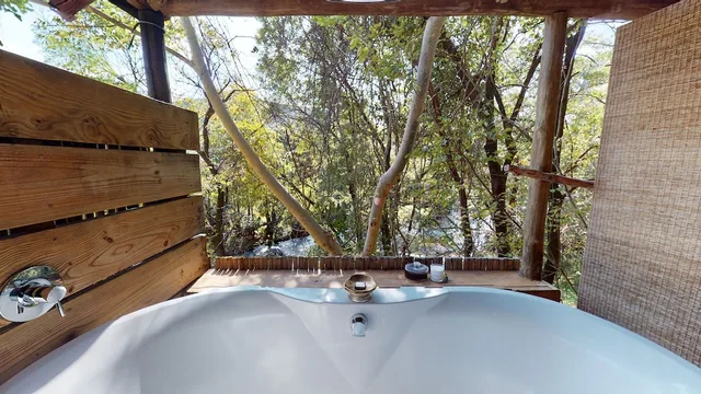 جناح بسريرين منفصلين وسرير كينج بإطلالة على النهر، Summerfields Rose Retreat Spa 6/6