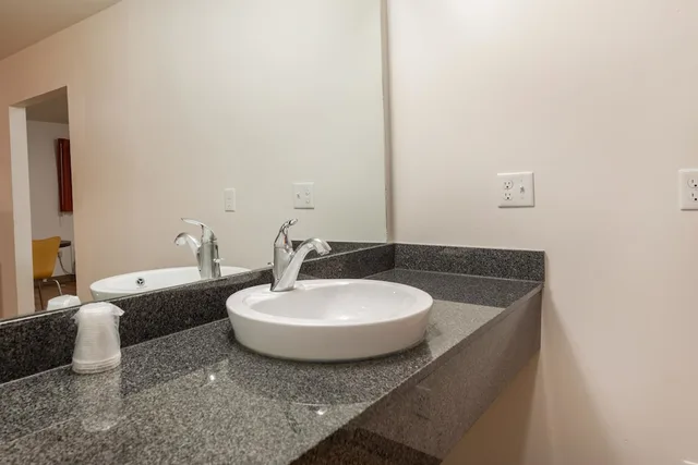 غرفة ديلوكس بسرير كينج، Motel6 Greenville, SC 9/9