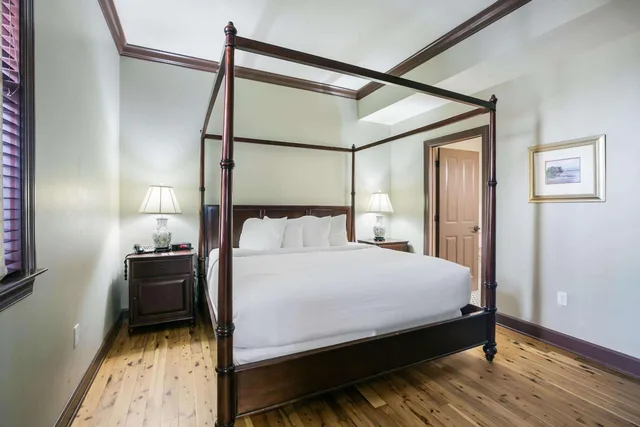 جناح بسرير كينج، Water Street Hotel & Marina, an Ascend Collection Hotel 1/3