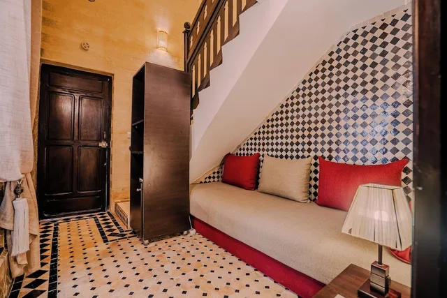 جناح جونيور بسرير كوين مع أريكة، Casa Lalla 7/10