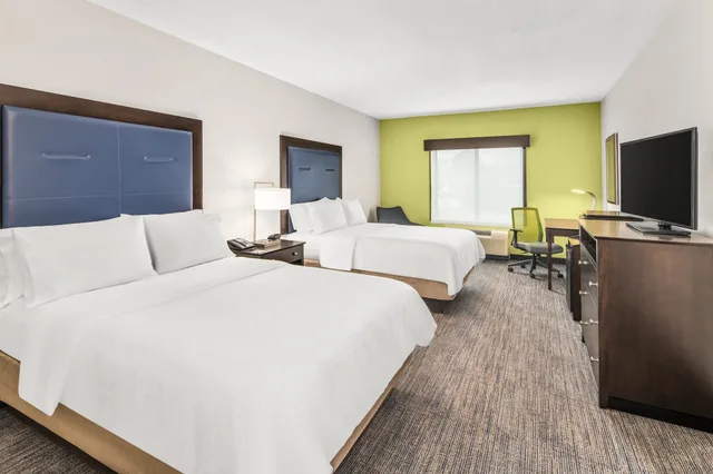 Standard, 2 Queen Beds, Accessible, Holiday Inn Express Hotel And Suites Wilmington Newark 2/6