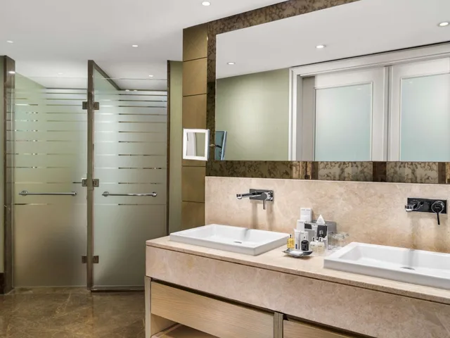 جناح بسرير كينج بإطلالة على المدينة مع دخول الصالة، RADISSON BLU HOTEL ISTANBUL SISLI 5/5