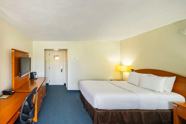 غرفة بسرير كوين، Quality Inn Rouyn-Noranda 2/2