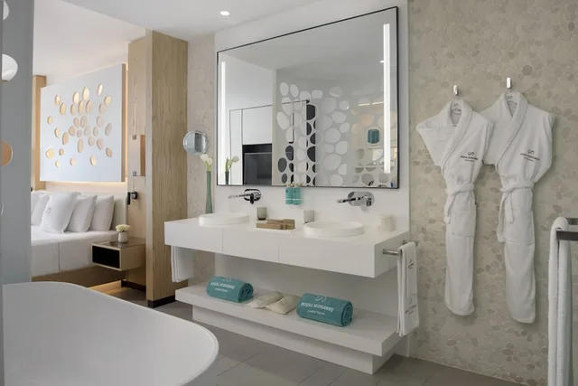 Junior Suite, King Bed, Sea Front, Panoramic View، Royal Hideaway Corales Beach, part of Barcelo Hotel Group - Adults Only 3/3