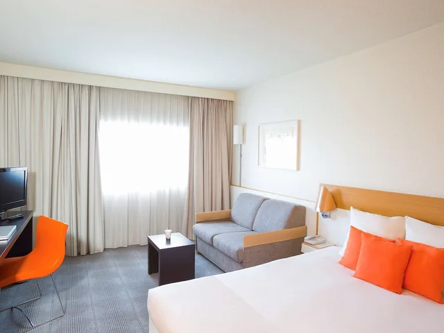 جناح عائلي بسرير مزدوج مع أريكة، Novotel Paris Orly Rungis 1/10