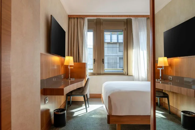 غرفة ديلوكس بسرير كينج وسرير كوين، Hilton Milan Hotel 4/7