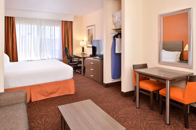 Suite, King Bed, Sofa, Holiday Inn Express Hotel And Suites Chattanooga At Lookout Mtn Tn 2/7