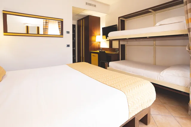 Quad Comfort with Balcony، Park Hotel Marinetta 1/4