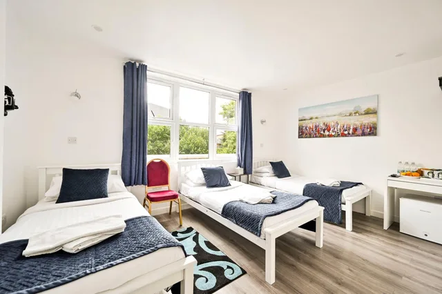 غرفة ثلاثية بثلاثة أسرّة، City London Hotel 1/1