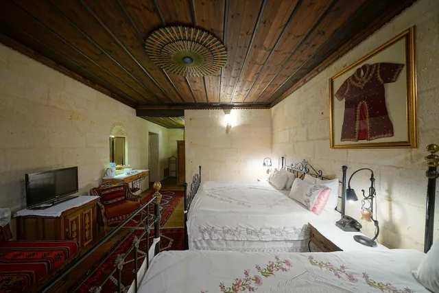 غرفة كومفورت ثلاثية بسرير كينج وسرير فردي مع أريكة، Selcuklu Evi Cave Hotel - Special Class 2/8