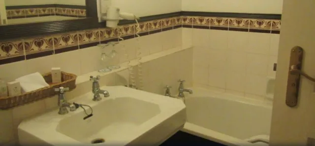 Deluxe King, Windsor Golf Hotel And Country Club 7/10