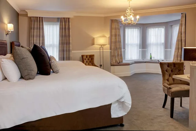 Suite, King Bed, Garden View, Best Western Plus Kenwick Park Hotel 1/2
