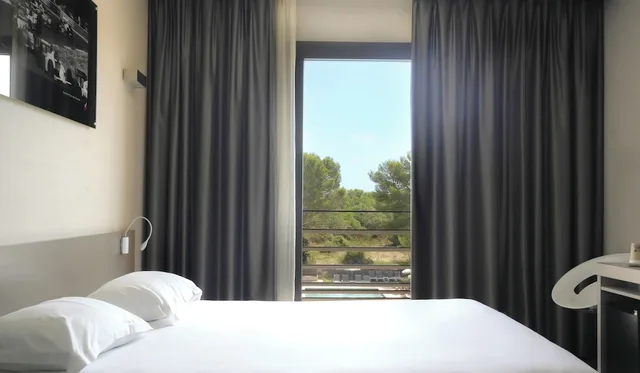 غرفة قياسية بسرير مزدوج، Grand Prix Hotel 7/9