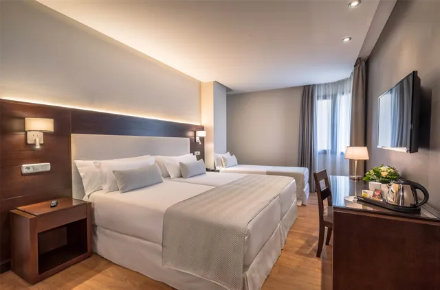 غرفة ثلاثية، Occidental Granada 3/9