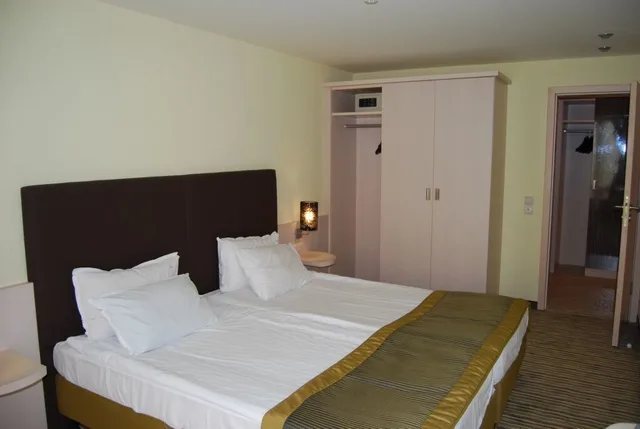 Room, Double Bed, Riverside, Sofa، Hotel Gergana All Inclusive 2/9