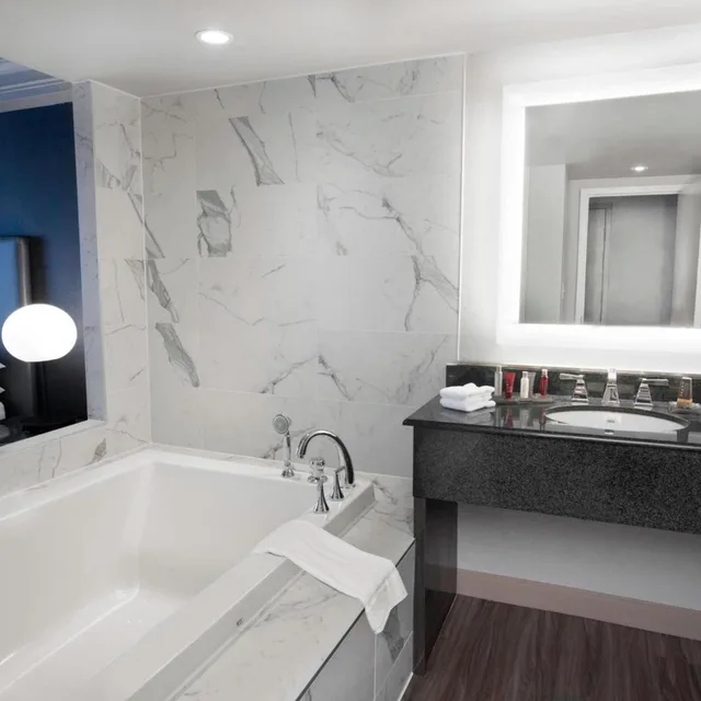Premier, King Bed, Falls View، Niagara Falls Marriott on The Falls 4/6