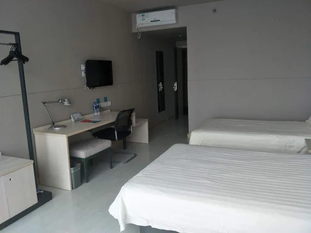 غرفة قياسية بسريرين منفصلين، Jinjiang Inn (Xi'an Exhibition Center Zhangba East Road) 3/4
