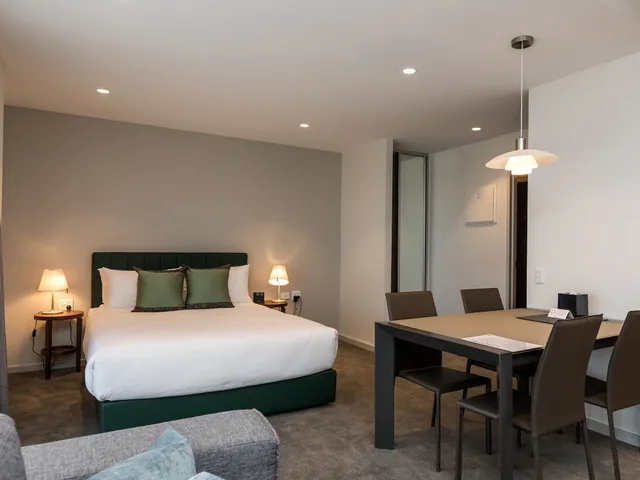 Studio, Suite, Twin Beds, Airport View, Balcony, The Branksome Hotel & Residences 2/4