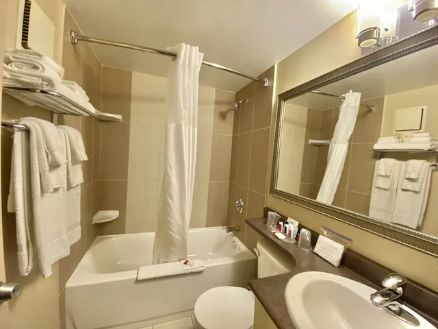 Room, 2 Queen Beds, Ramada by Wyndham Whitecourt 4/5