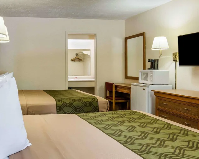غرفة قياسية بسريرين كوين، Econo Lodge University 4/6