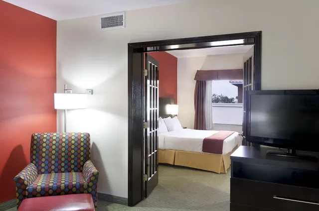 جناح بسرير كينج بغرفة نوم واحدة، Holiday Inn Express Hotel Suites Brownsville 1/5